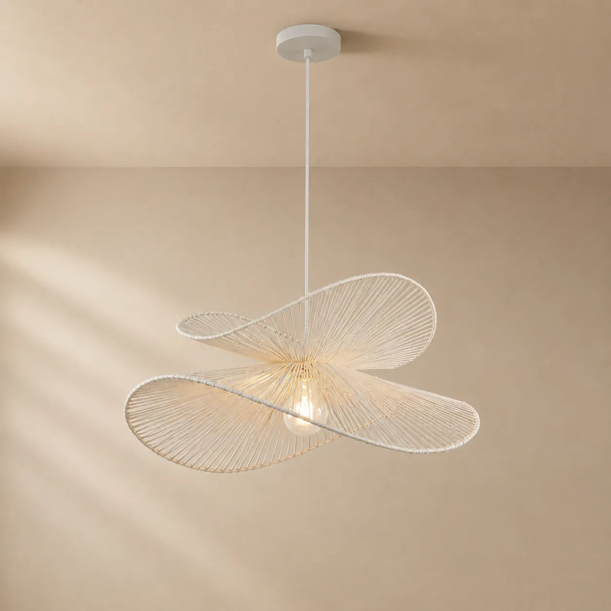 Aiko – Lampadario Design Intrecciato in Rattan Naturale