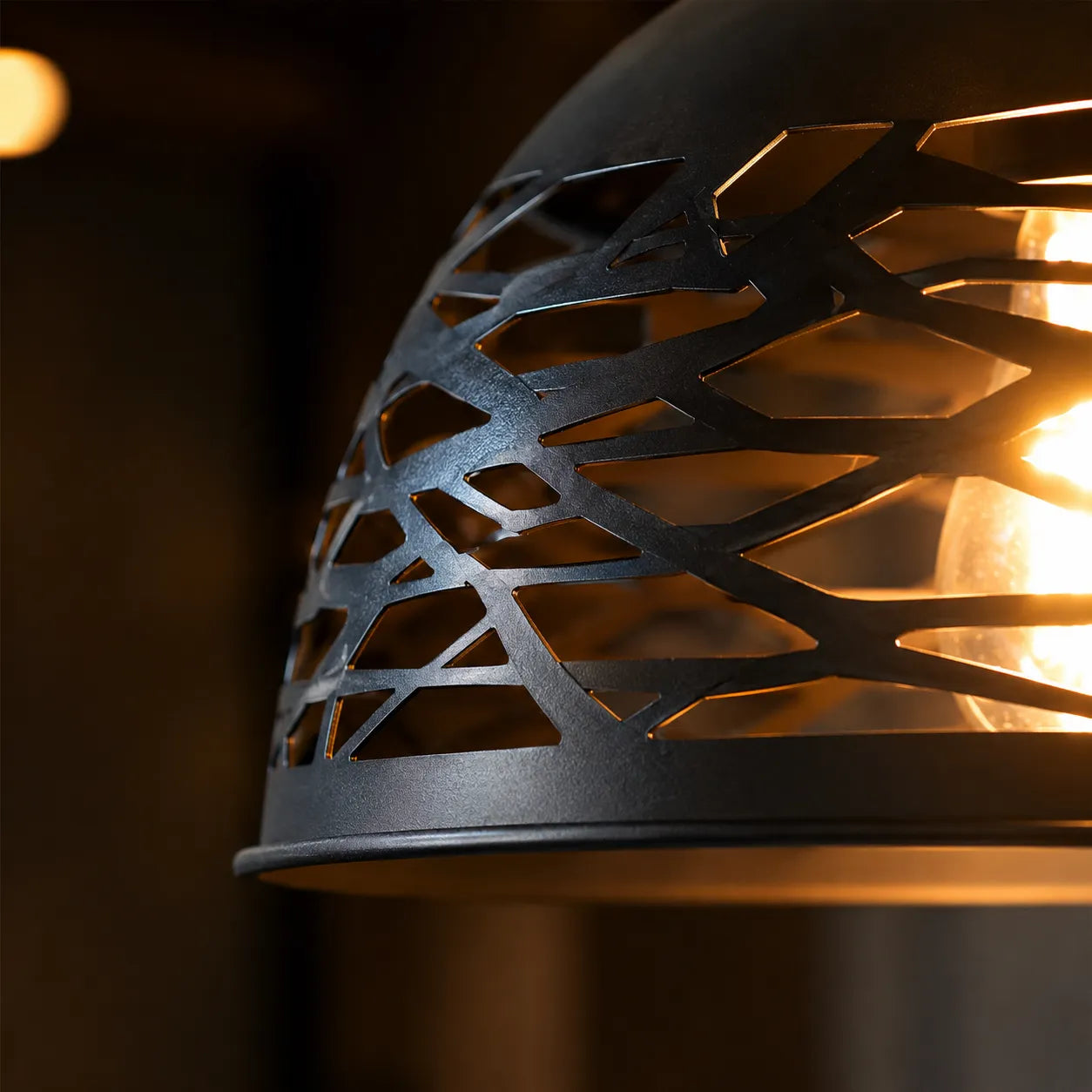 Mesh – Lampada a Sospensione Design Traforato in Metallo Nero