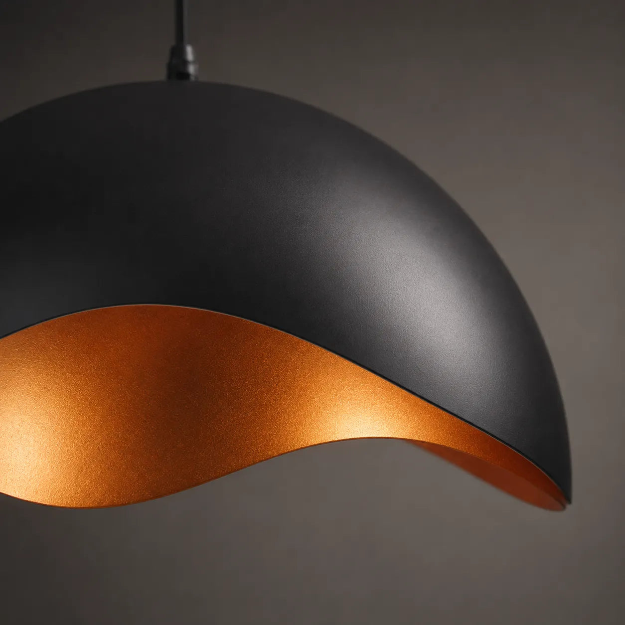 Nami – Lampadario a Sospensione Design Ondulato con Attacco E27