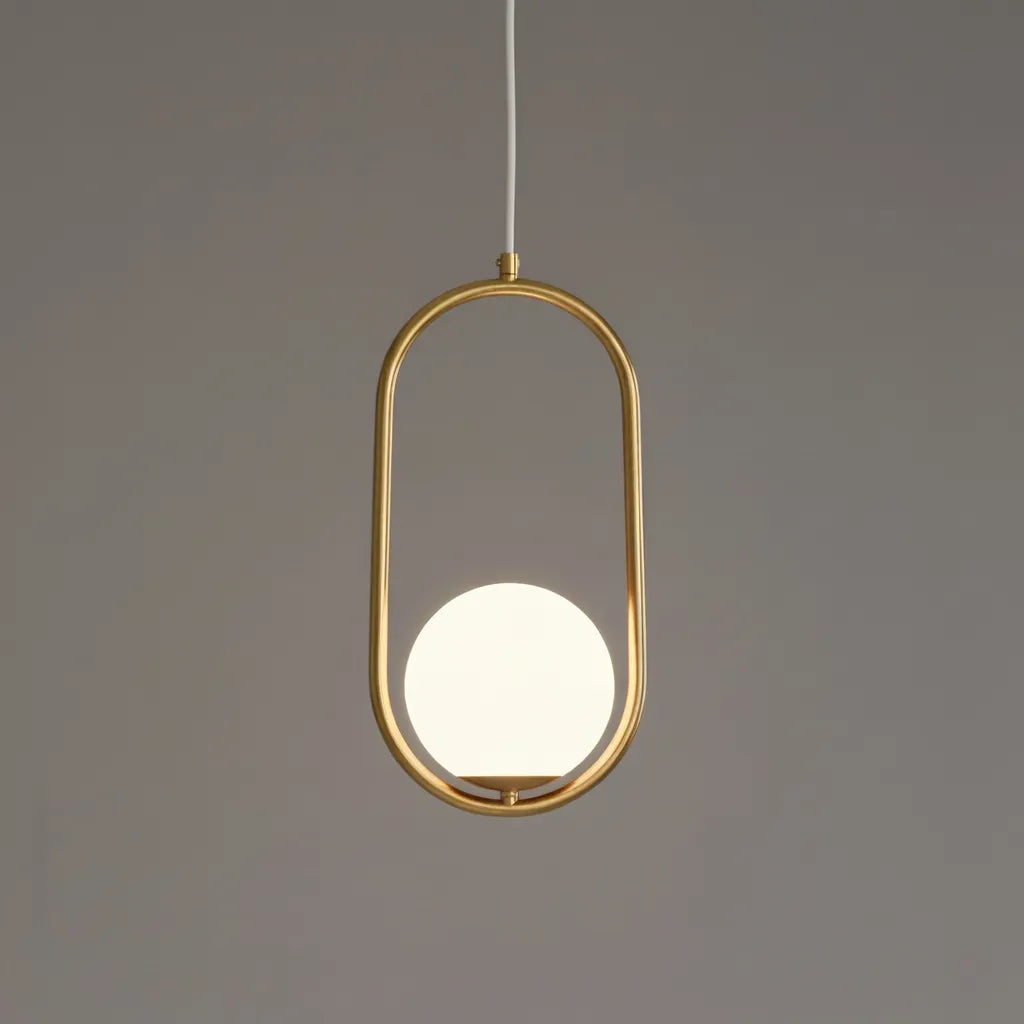 Ovalis – Lampadario a Sospensione con Cornice Ovale Dorata e Sfera in Vetro