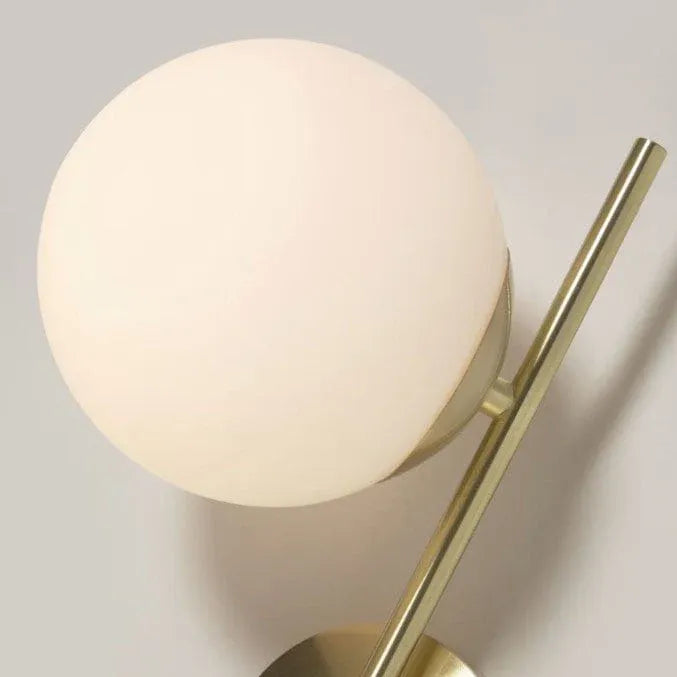 Twin Orb – Applique Design a Doppia Sfera in Vetro e Metallo