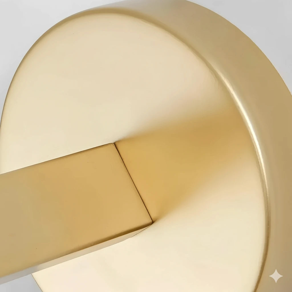 Trio Orb – Applique Design a Tre Sfere in Vetro e Metallo